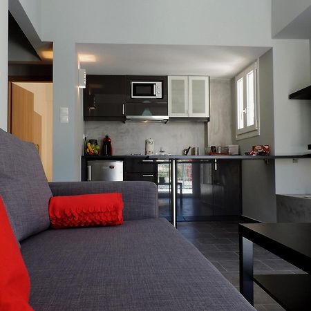 Apartment In The Centre Of Атина Екстериор снимка