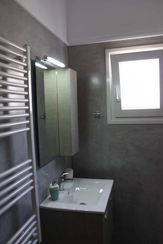 Apartment In The Centre Of Атина Екстериор снимка