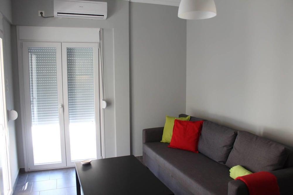 Apartment In The Centre Of Атина Екстериор снимка