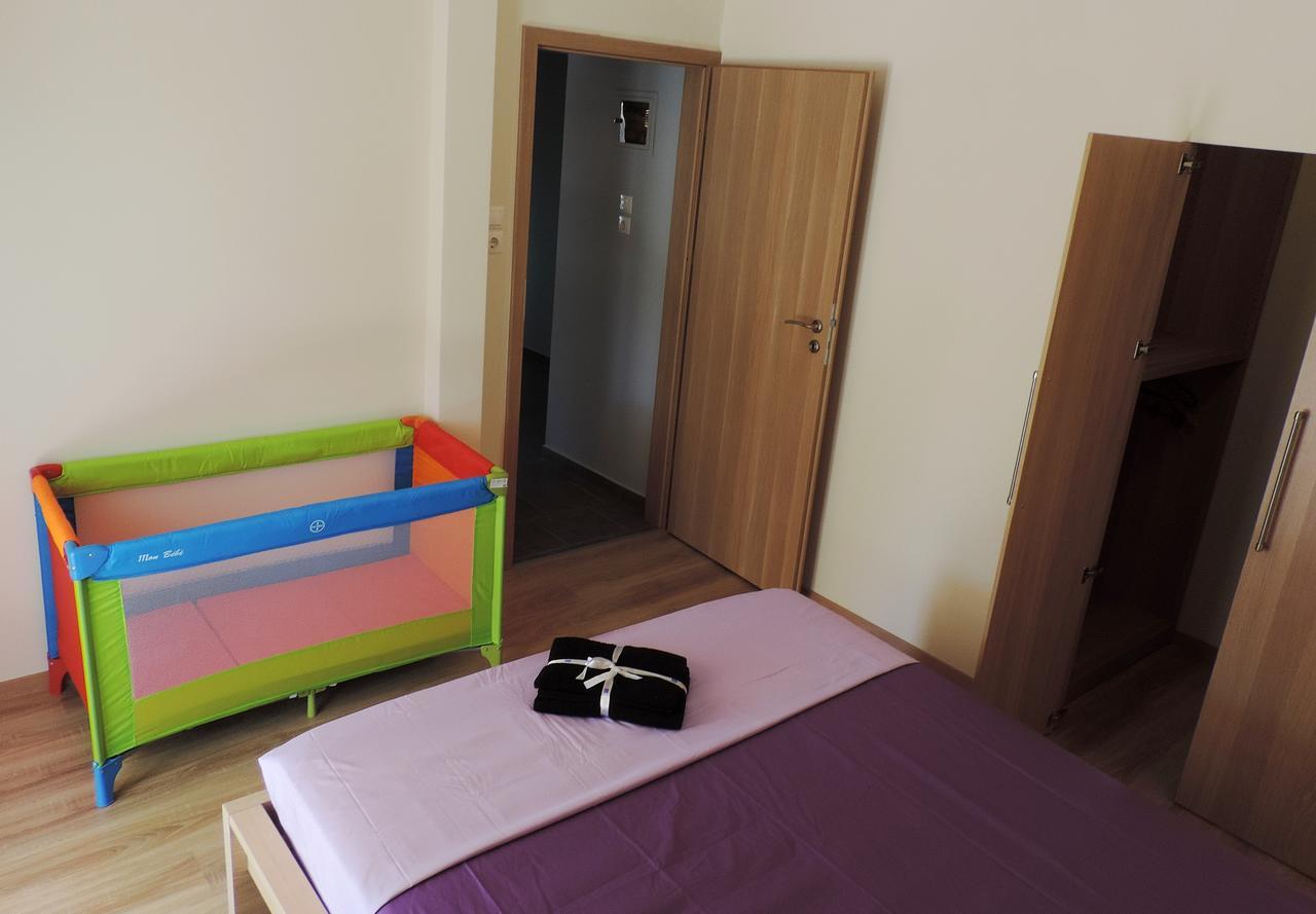 Apartment In The Centre Of Атина Екстериор снимка