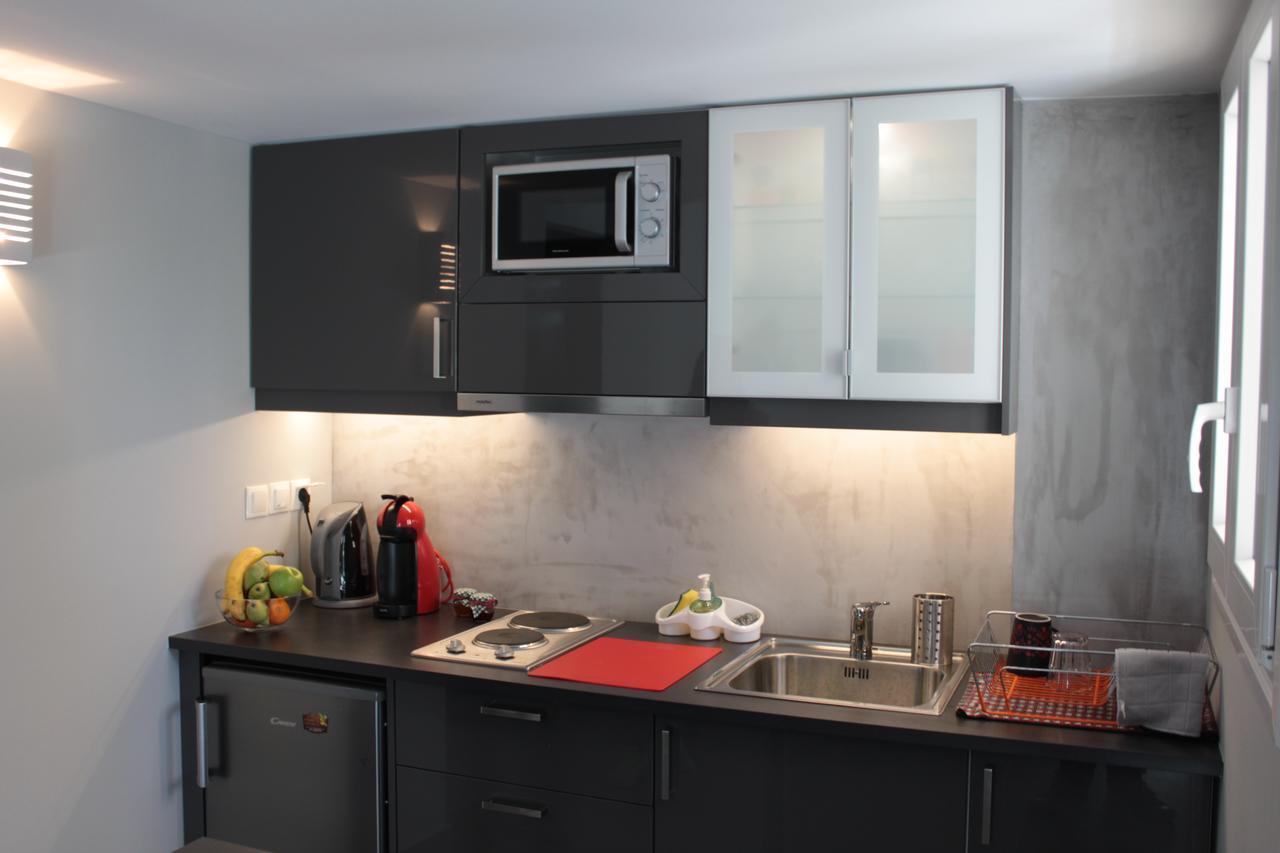 Apartment In The Centre Of Атина Екстериор снимка