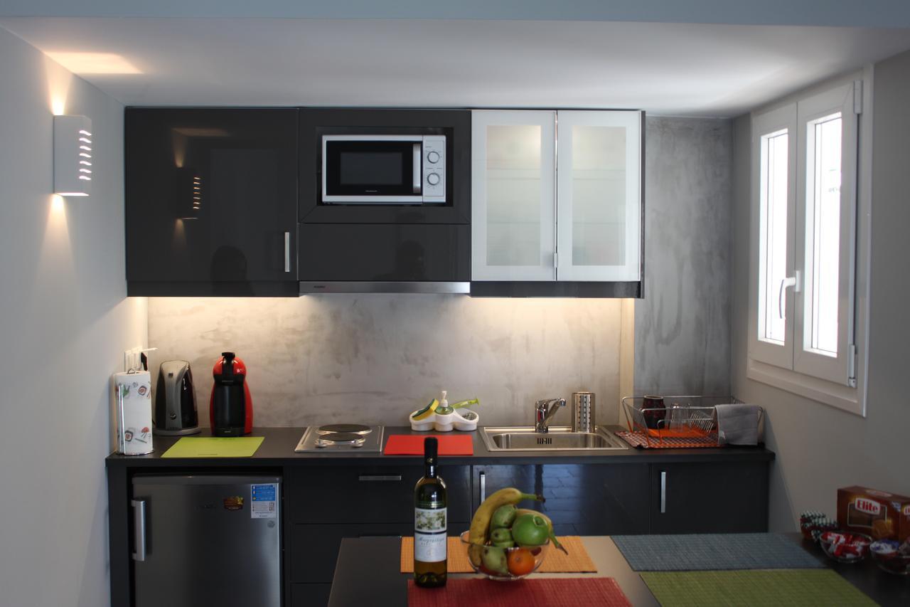 Apartment In The Centre Of Атина Екстериор снимка
